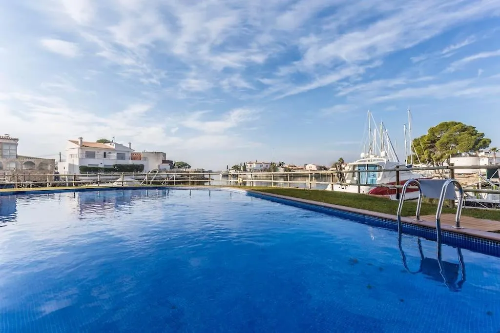 Apartamento Piso De 2 Habitaciones, 3 Piscinas Y Cerca Del Mar Roses